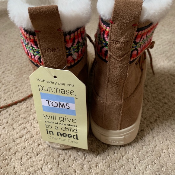 ⬇️$65. NWT TOMS ALPINE FUR BOOT tan TOFFEE sz 6 - Picture 6 of 8